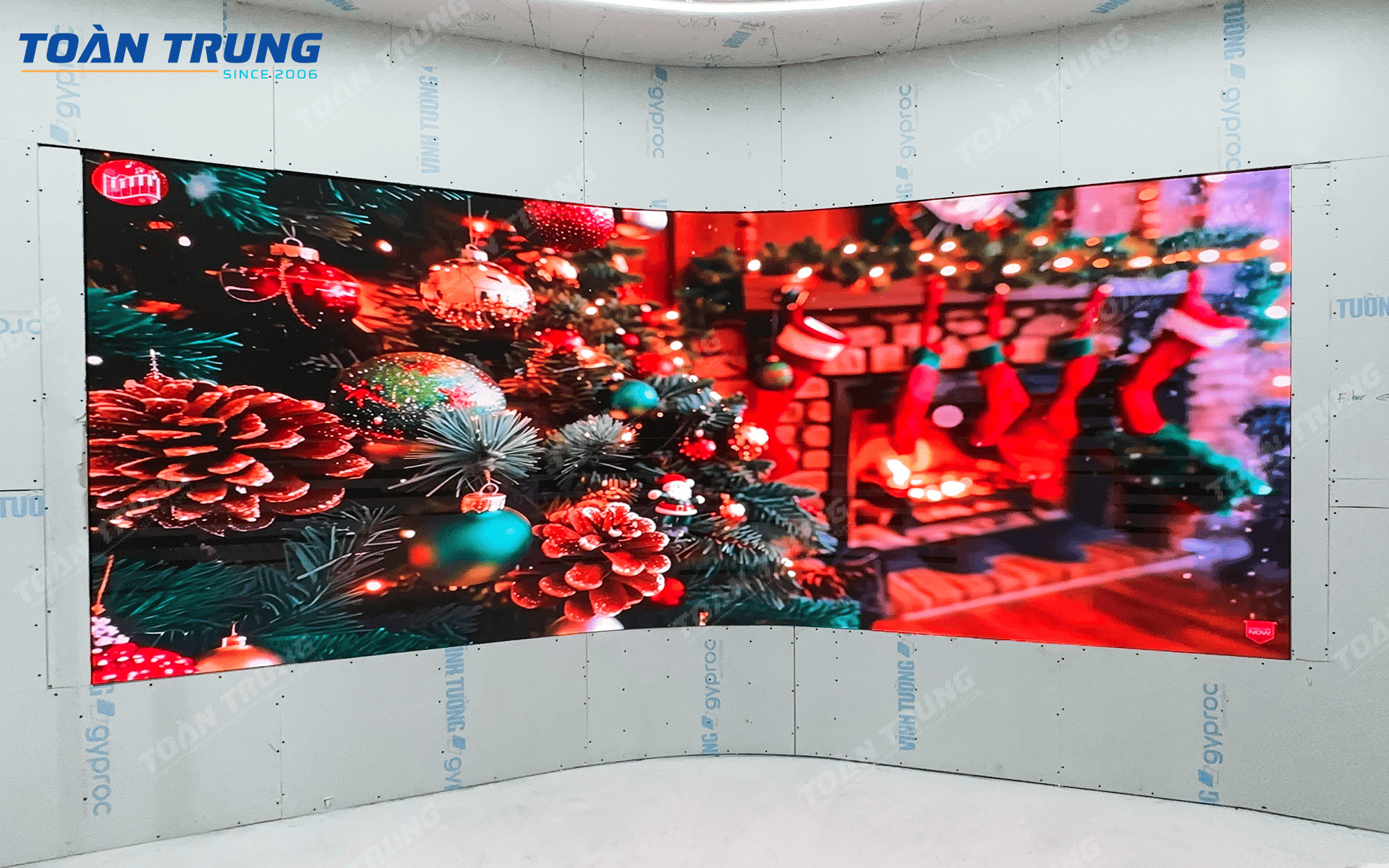 Thi công màn hình LED cong tại Trường Wellspring | Báo giá màn hình LED ...