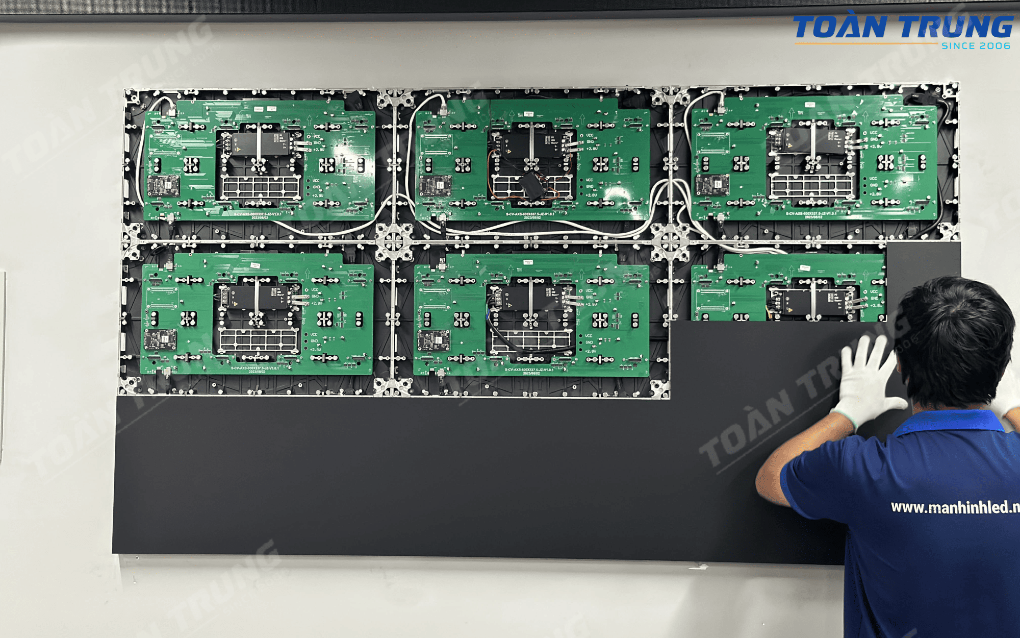 Màn hình LED COB P1.25 tại Showroom Toàn Trung | Màn hình LED COB là gì?