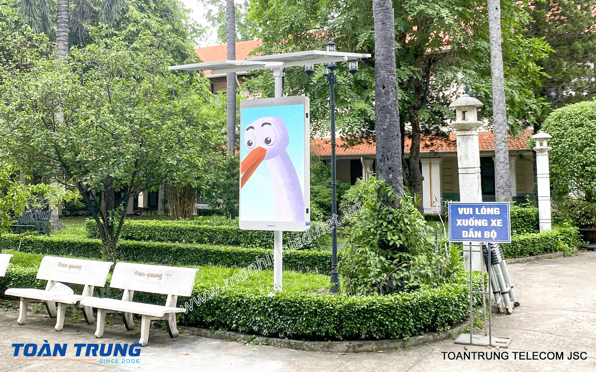 Màn hình LED sử dụng năng lượng mặt trời