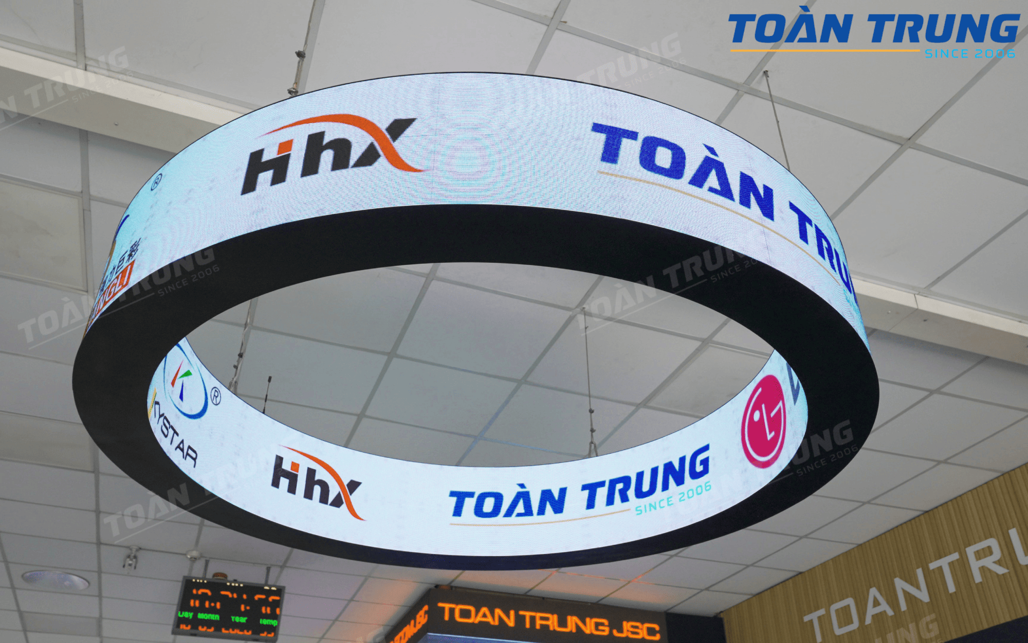 màn hình led uốn cong 2 mặt